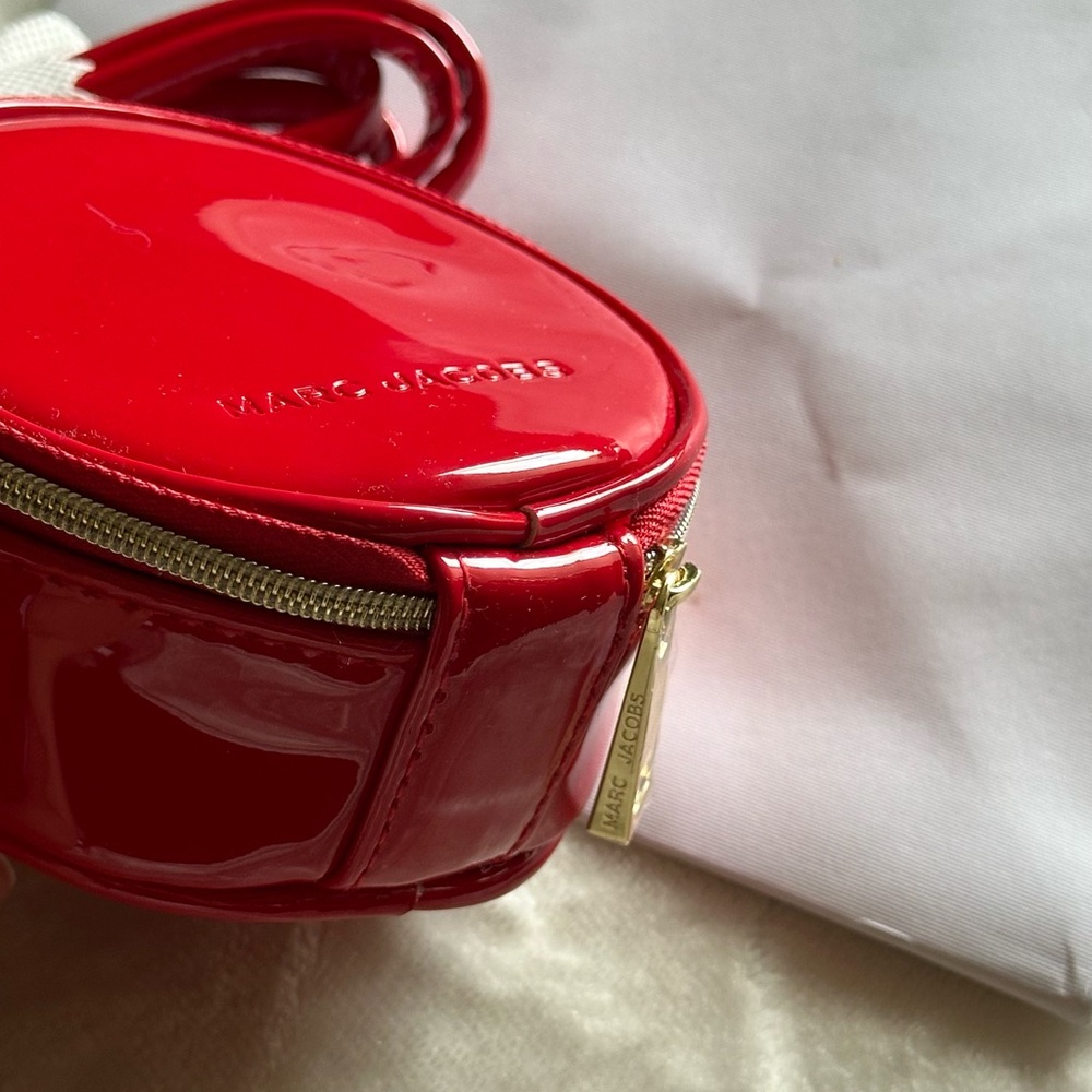 Marc Jacobs Red Patent Leather Mini Canteen Crossbody Bag Purse NEW - Picture 3 of 4
